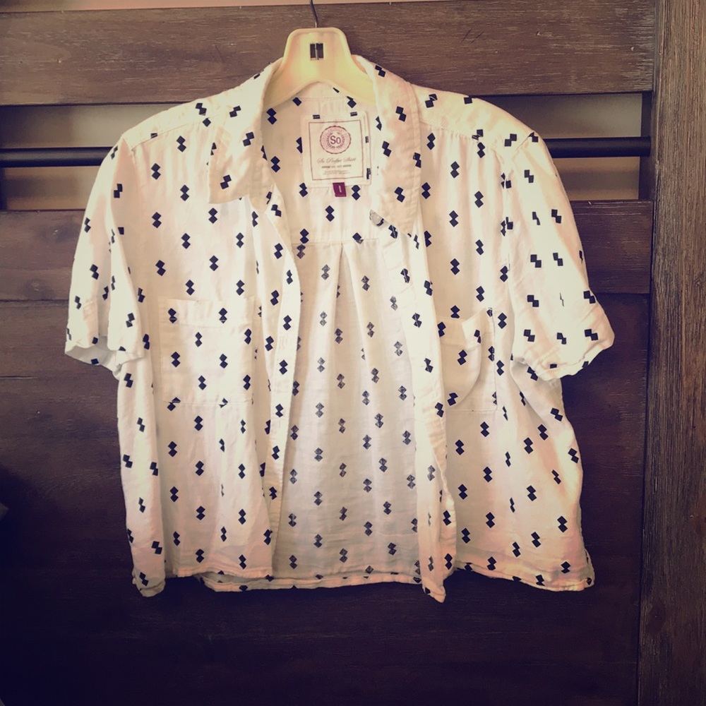 Fun geographic button up